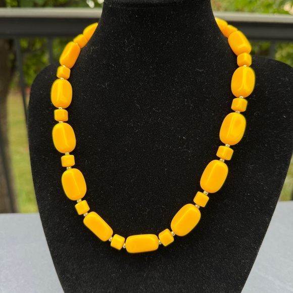 Vintage 1960s Mod Yellow Plastic Bead Necklace - Picture 10 of 10